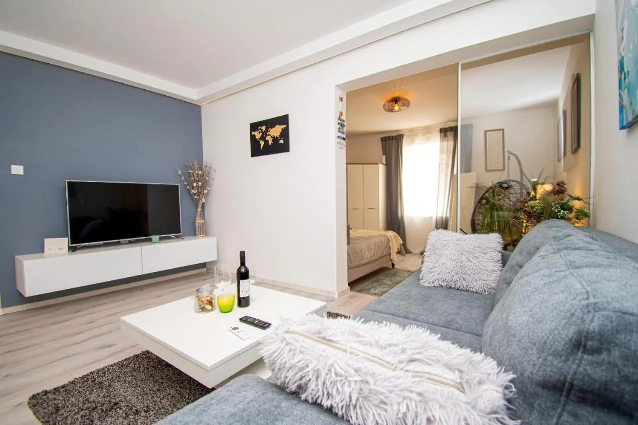 Oasis Apartment location